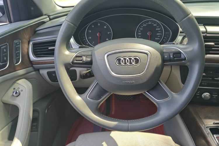 Used Audi A6L 2014 35 FSI quattro Luxury Model Steering Wheel