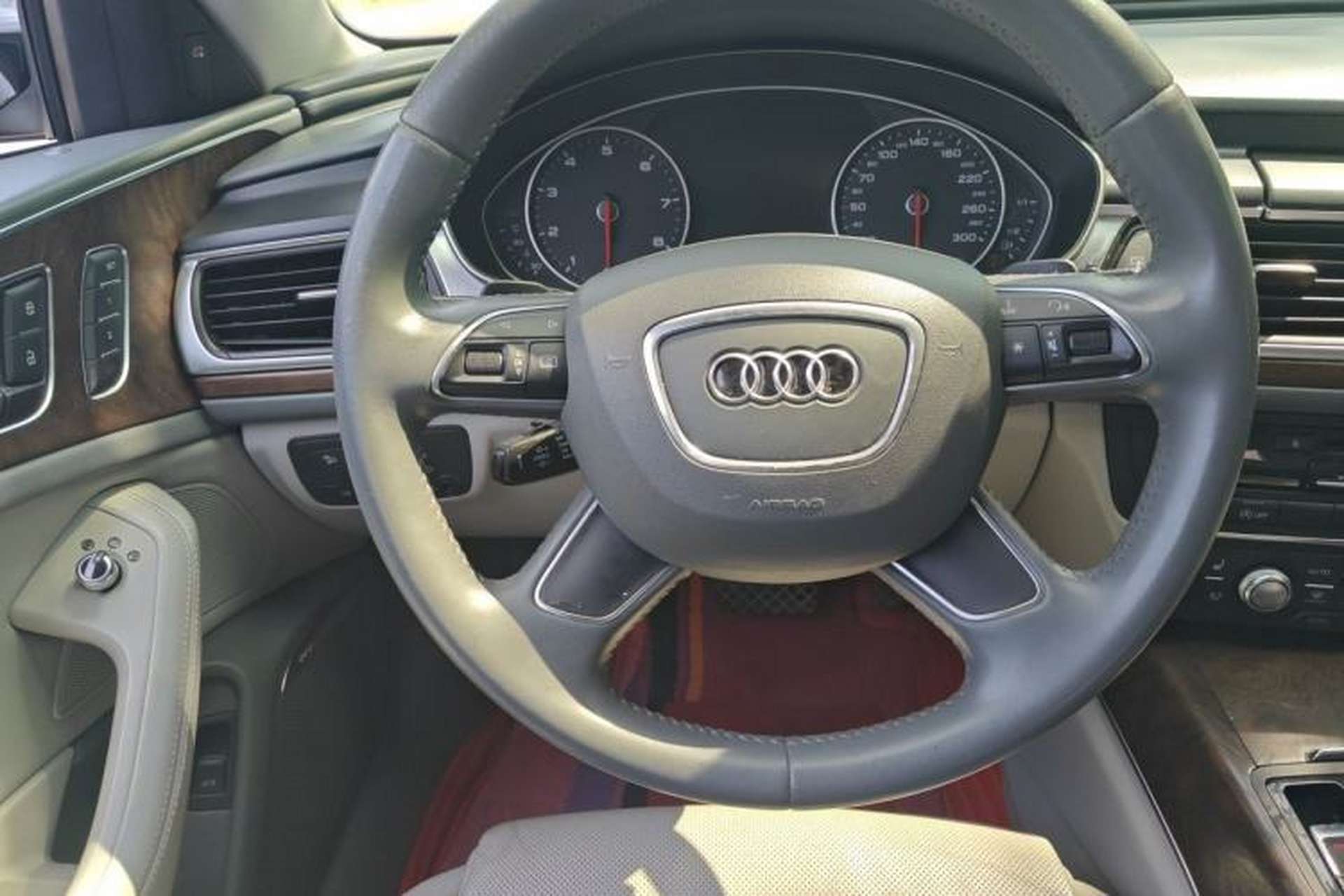 Used Audi A6L 2014 35 FSI quattro Luxury Model Steering Wheel