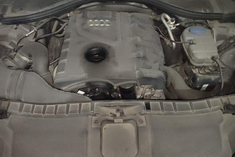 Used Audi A6L 2014 TFSI Standard Model Engine Bay