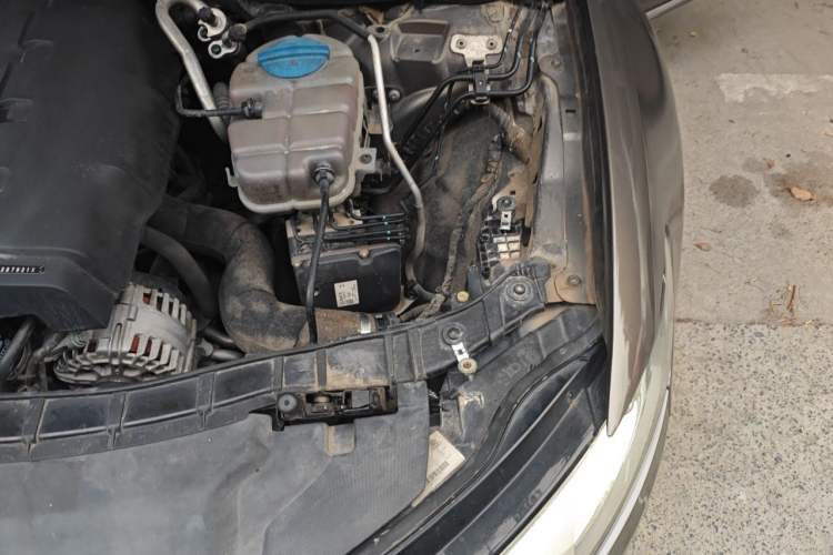 Used Audi A6L 2014 TFSI Standard Model Engine Bay Left