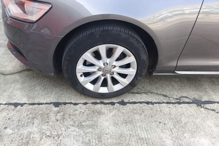 Used Audi A6L 2014 TFSI Standard Model Left Front Wheel Hub