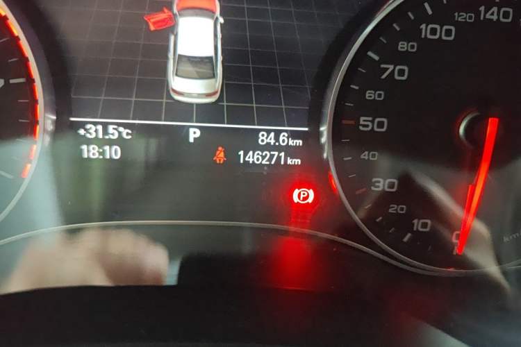 Used Audi A6L 2014 TFSI Standard Model Odometer Close Up
