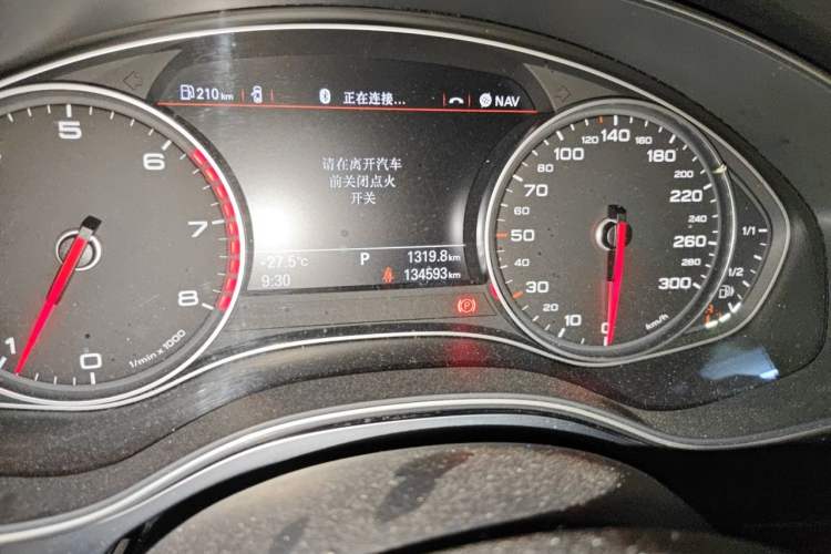 Used Audi A6L 2014 TFSI Standard Model Odometer Close Up
