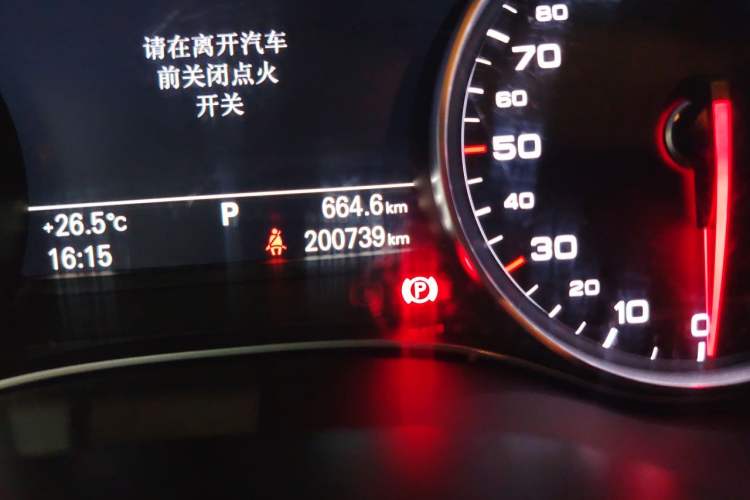 Used Audi A6L 2014 30 FSI Comfort Model Odometer Close Up