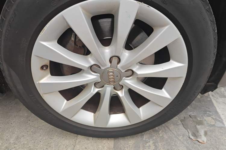 Used Audi A6L 2014 TFSI Standard Model Right Front Wheel Hub