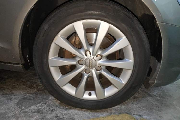 Used Audi A6L 2014 TFSI Standard Model Right Front Wheel Hub