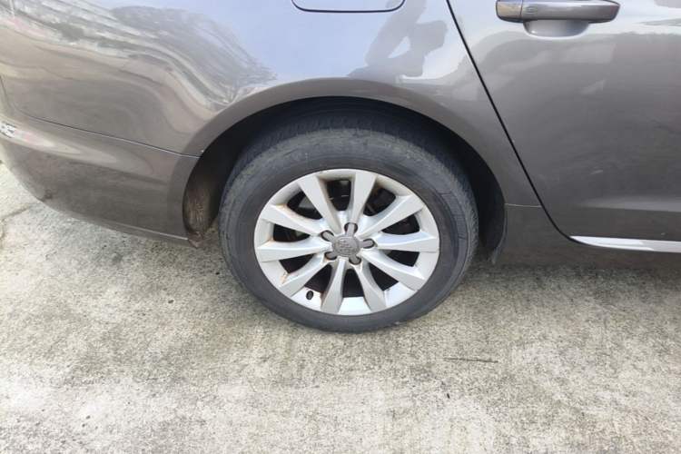 Used Audi A6L 2014 TFSI Standard Model Right Rear Wheel Hub
