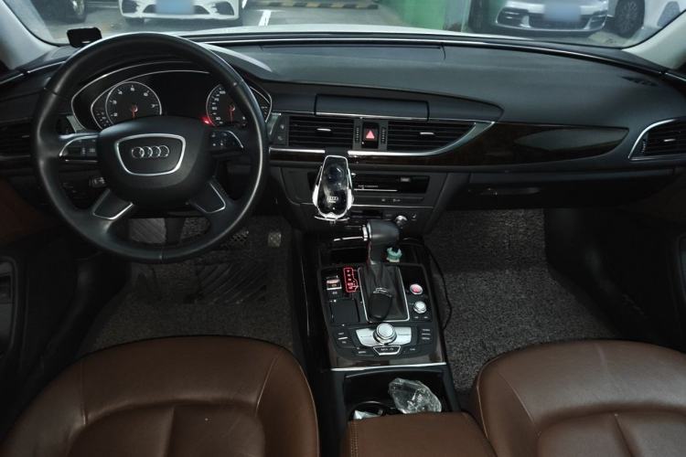 Used Audi A6L 2014 30 FSI Comfort Model Center Console