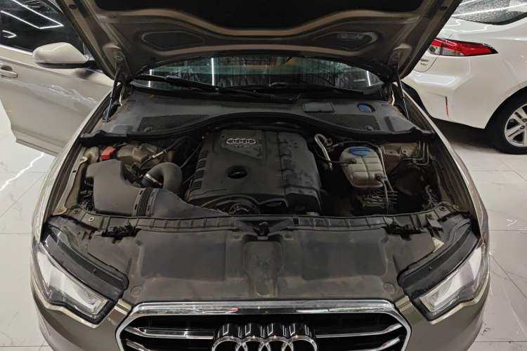 Used Audi A6L 2014 TFSI Standard Model Engine Bay