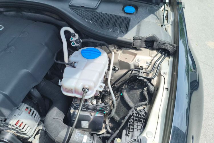 Used Audi A6L 2014 TFSI Standard Model Engine Bay Left
