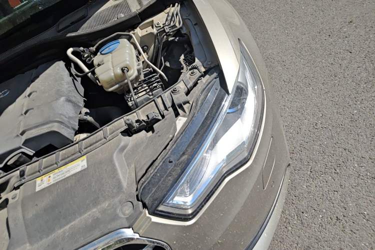 Used Audi A6L 2014 TFSI Standard Model Engine Bay Left