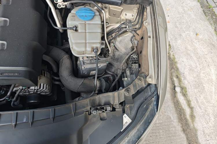 Used Audi A6L 2014 TFSI Standard Model Engine Bay Left