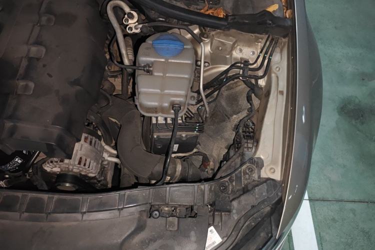 Used Audi A6L 2014 TFSI Standard Model Engine Bay Left