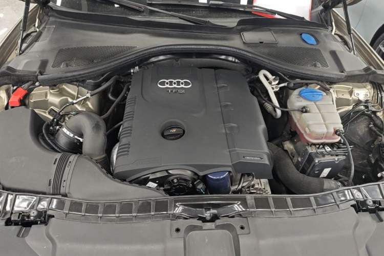 Used Audi A6L 2014 TFSI Standard Model Engine Bay