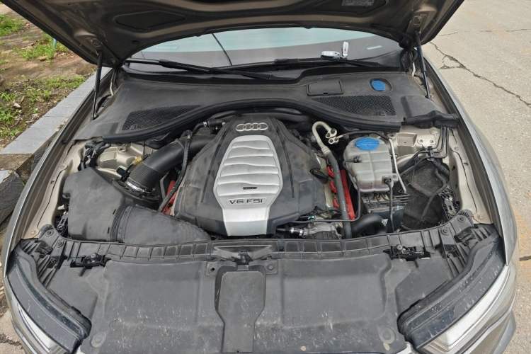 Used Audi A6L 2014 30 FSI Comfort Model Engine Bay