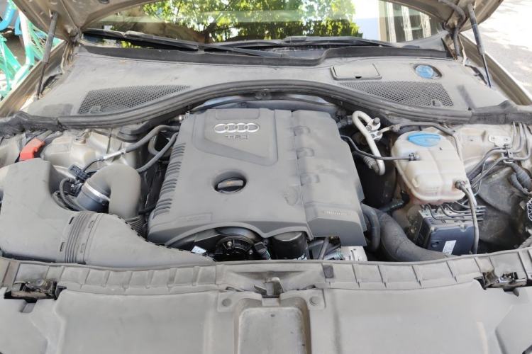 Used Audi A6L 2014 TFSI Standard Model Engine Bay