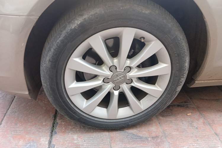 Used Audi A6L 2014 TFSI Standard Model Left Front Wheel Hub
