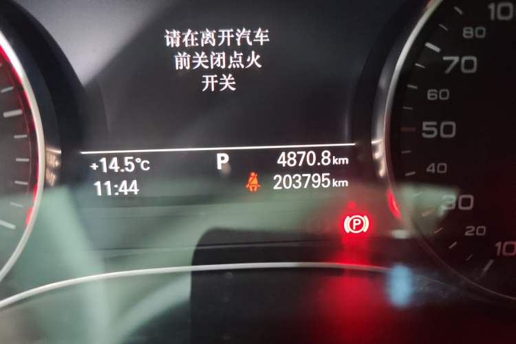 Used Audi A6L 2014 TFSI Standard Model Odometer Close Up