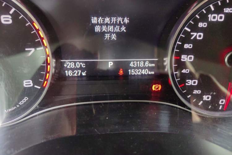 Used Audi A6L 2014 30 FSI Comfort Model Odometer Close Up