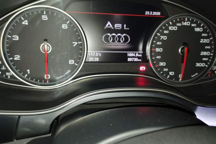Used Audi A6L 2014 TFSI Standard Model Odometer Close Up