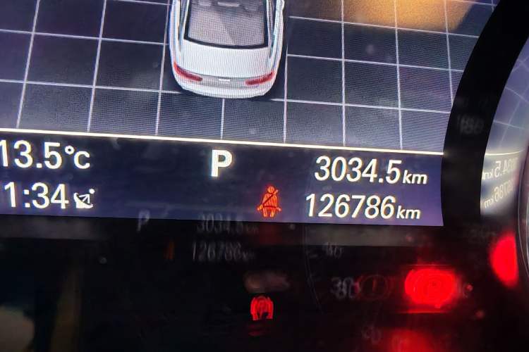 Used Audi A6L 2014 30 FSI Comfort Model Odometer Close Up