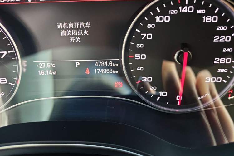 Used Audi A6L 2014 TFSI Standard Model Odometer Close Up
