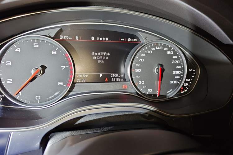 Used Audi A6L 2014 30 FSI Comfort Model Odometer Close Up