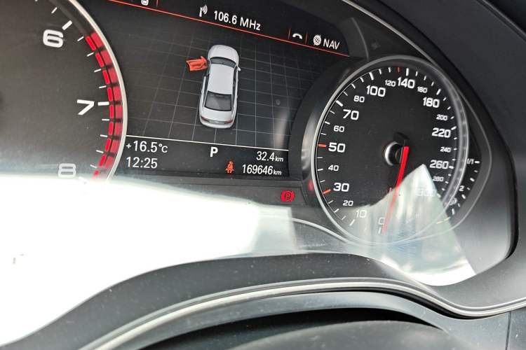 Used Audi A6L 2014 TFSI Standard Model Odometer Close Up