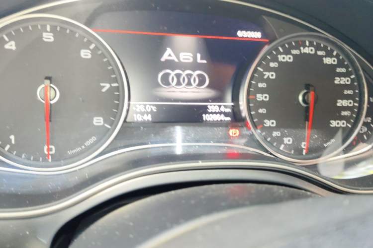 Used Audi A6L 2014 TFSI Standard Model Odometer Close Up