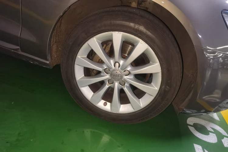 Used Audi A6L 2014 TFSI Standard Model Right Front Wheel Hub