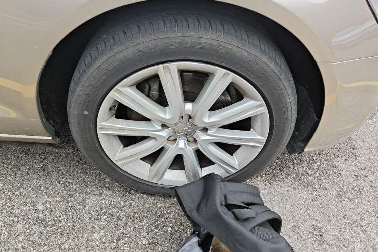 Used Audi A6L 2014 TFSI Standard Model Right Front Wheel Hub