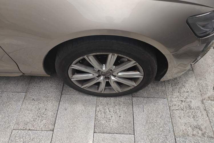 Used Audi A6L 2014 TFSI Standard Model Right Front Wheel Hub
