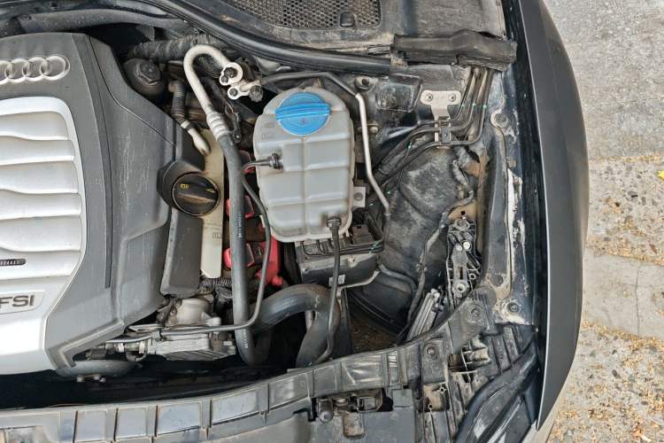 Used Audi A6L 2014 30 FSI Luxury Model Engine Bay Left