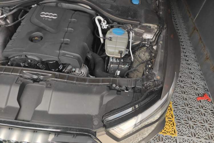 Used Audi A6L 2014 TFSI Standard Model Engine Bay Left