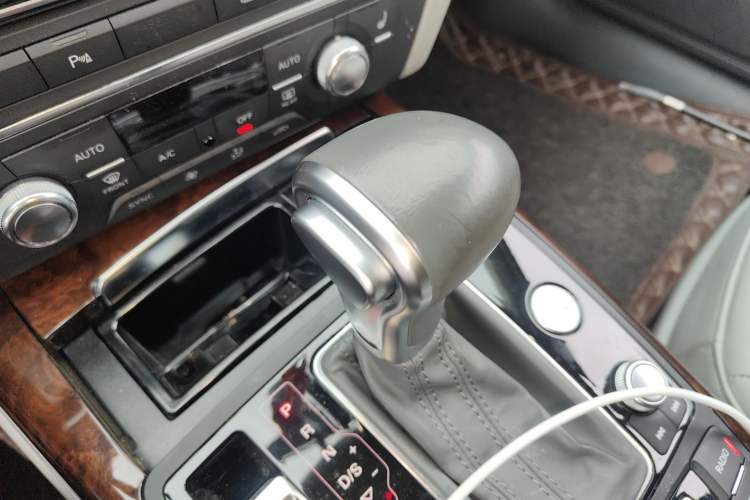 Used Audi A6L 2014 30 FSI Comfort Model Gear Lever