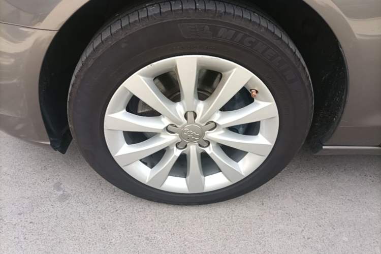 Used Audi A6L 2014 TFSI Standard Model Left Front Wheel Hub
