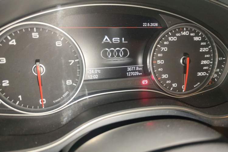 Used Audi A6L 2014 TFSI Standard Model Odometer Close Up