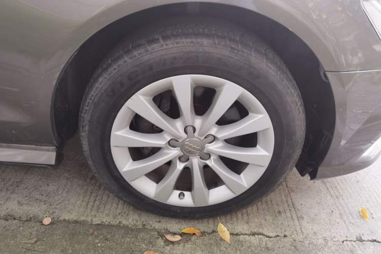 Used Audi A6L 2014 TFSI Standard Model Right Front Wheel Hub