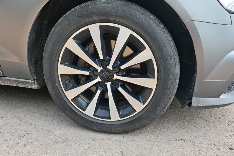 Used Audi A6L 2014 30 FSI Luxury Model Right Front Wheel Hub