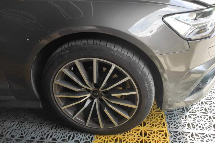 Used Audi A6L 2014 TFSI Standard Model Right Front Wheel Hub