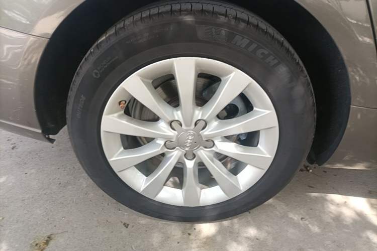 Used Audi A6L 2014 TFSI Standard Model Right Rear Wheel Hub