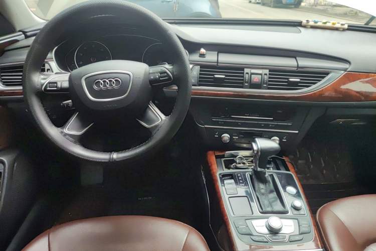Used Audi A6L 2014 30 FSI Comfort Model Center Console