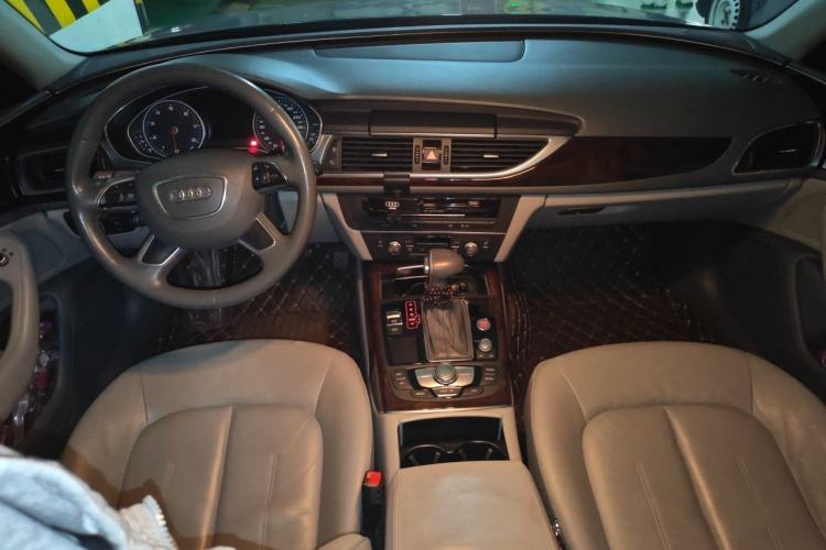 Used Audi A6L 2014 30 FSI Comfort Model Center Console