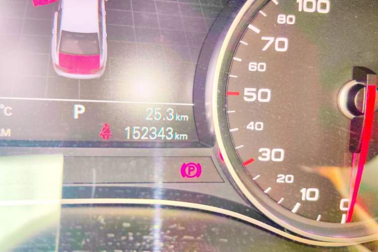Used Audi A6L 2014 TFSI Standard Model Odometer Close Up