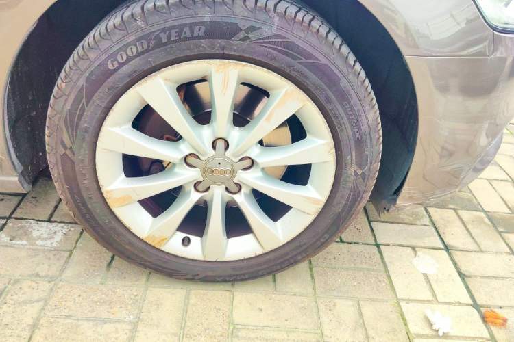 Used Audi A6L 2014 TFSI Standard Model Right Front Wheel Hub