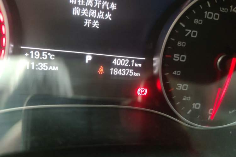 Used Audi A6L 2014 30 FSI Luxury Model Odometer Close Up