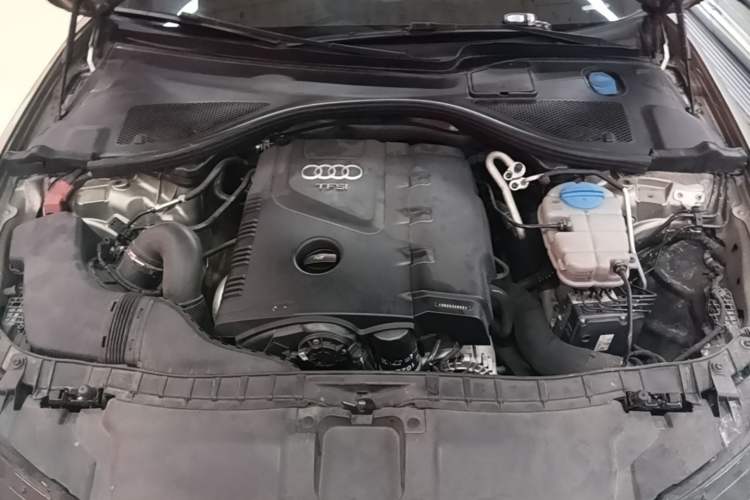 Used Audi A6L 2014 TFSI Standard Model Engine Bay