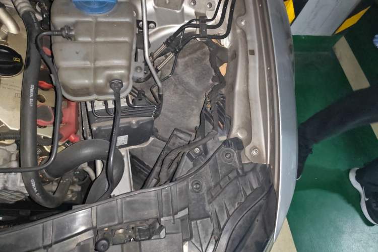 Used Audi A6L 2014 35 FSI quattro Luxury Model Engine Bay Left