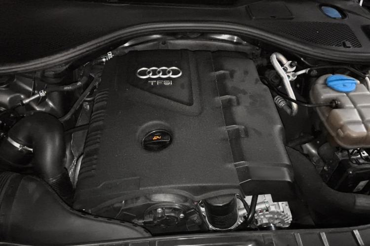 Used Audi A6L 2014 TFSI Standard Model Engine Bay