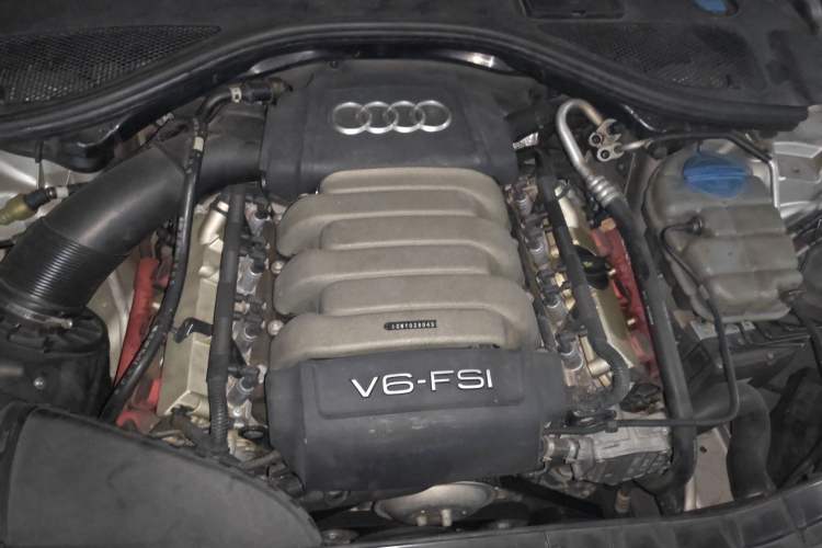 Used Audi A6L 2014 35 FSI quattro Luxury Model Engine Bay